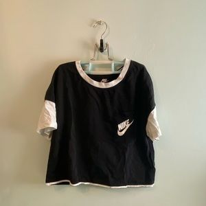 Cropped Nike Tee
